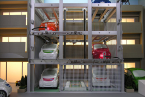 機械式立体駐車場の電動模型