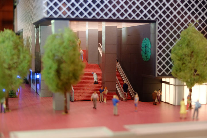 名古屋市の伏見の御園座の建築模型