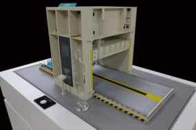 免震製造工程「加硫」の機械模型