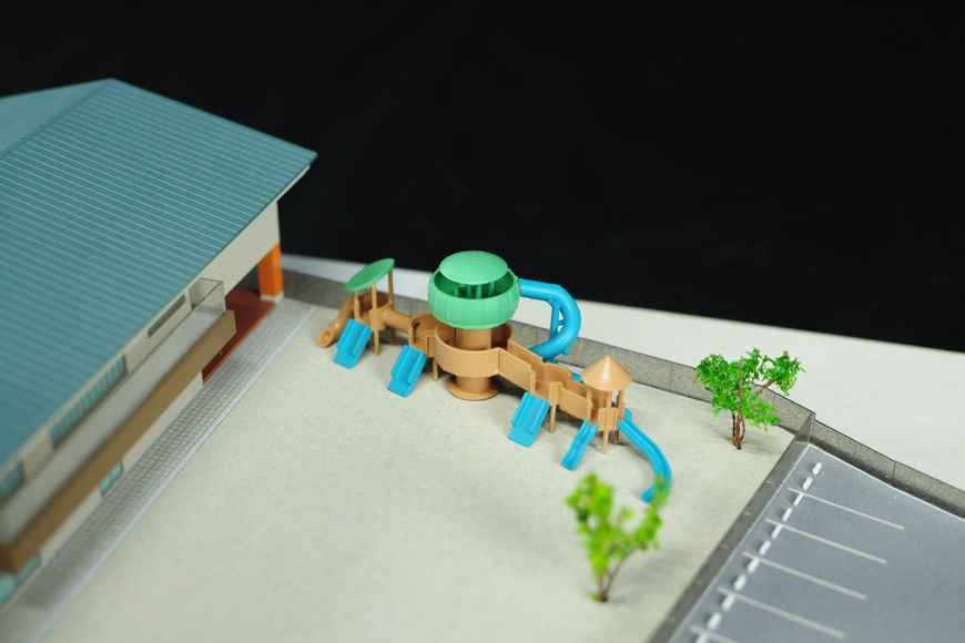 保育園の遊び場の遊具の模型